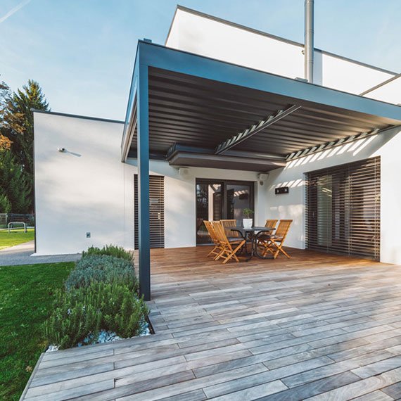 House in 1300 N Highland Ave Los Angeles